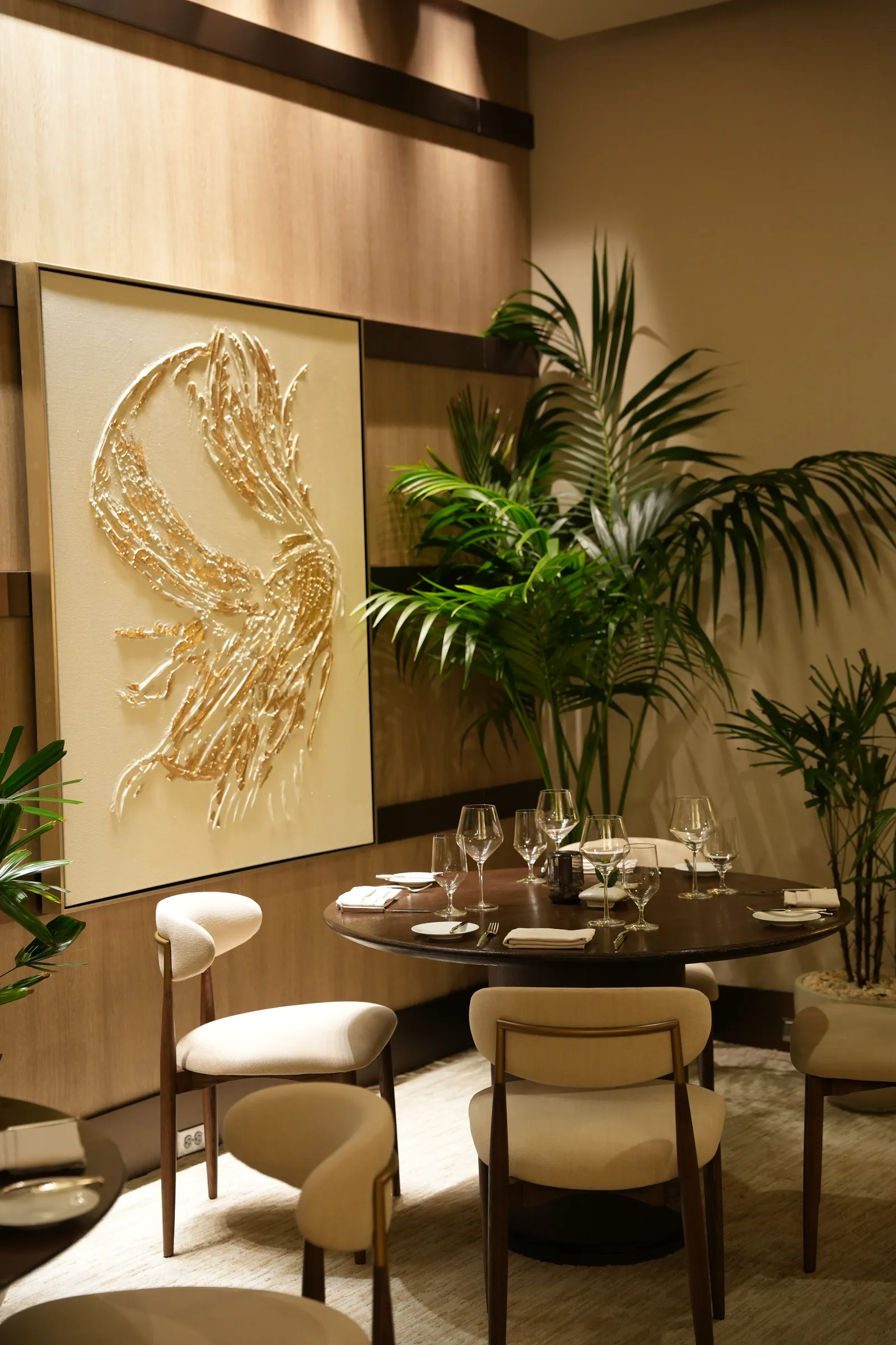 Restaurante con instalación biofílica