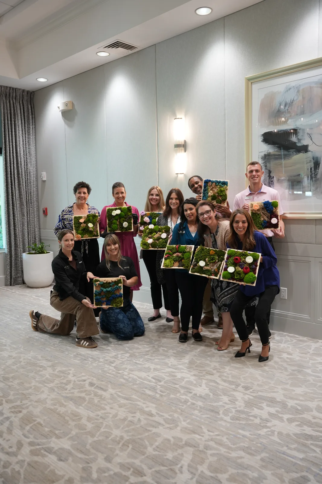 El equipo al completo con sus cuadros terminados